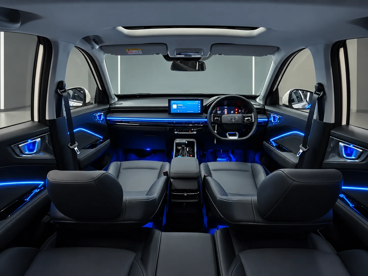 Kabin mobil dengan instalasi ambient light berwarna biru