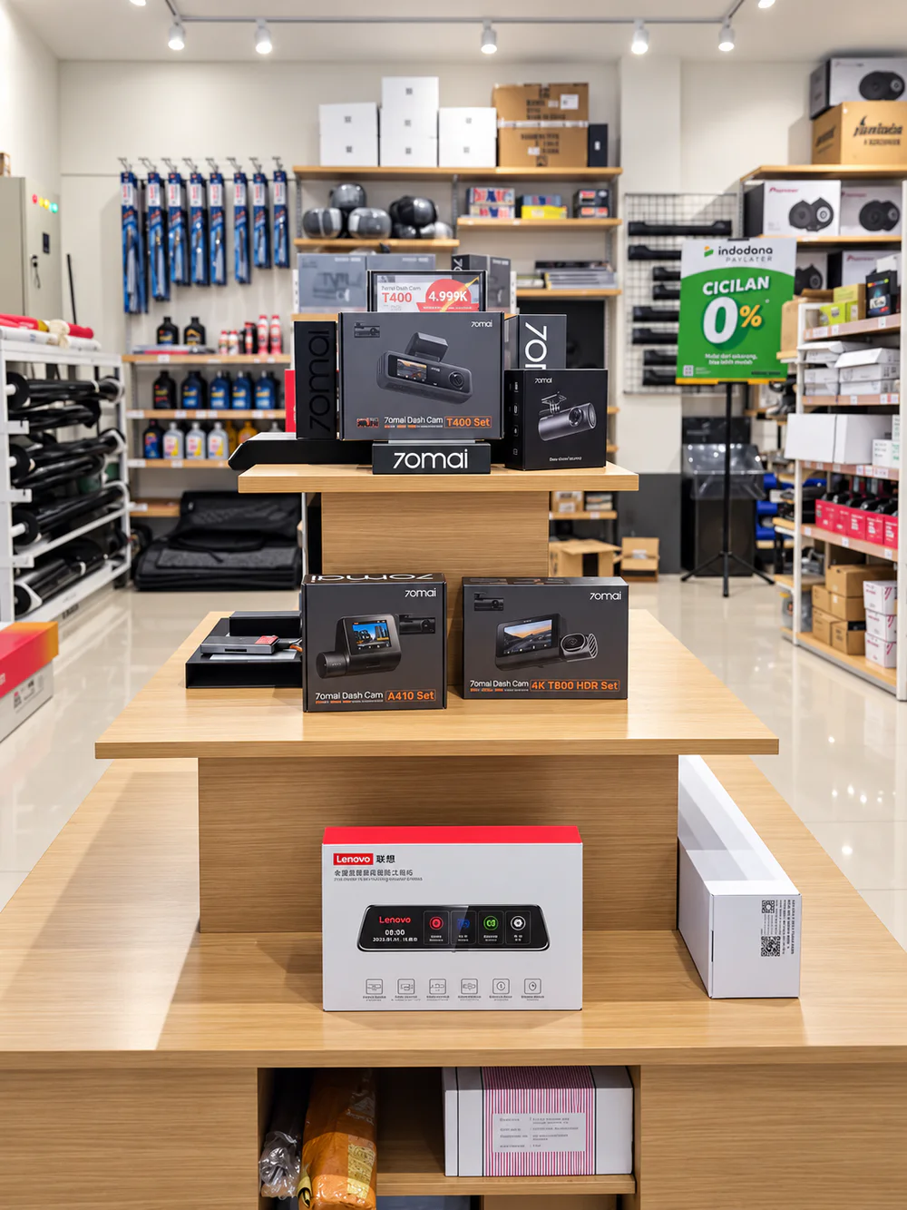 Display produk dashcam 70mai di meja showroom Platinum Auto Center